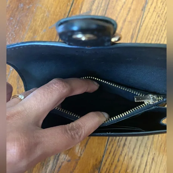 Reserved 🚫
Do not buy❌
Coach Black Wallet (Great Condition) - Picture 6 of 6